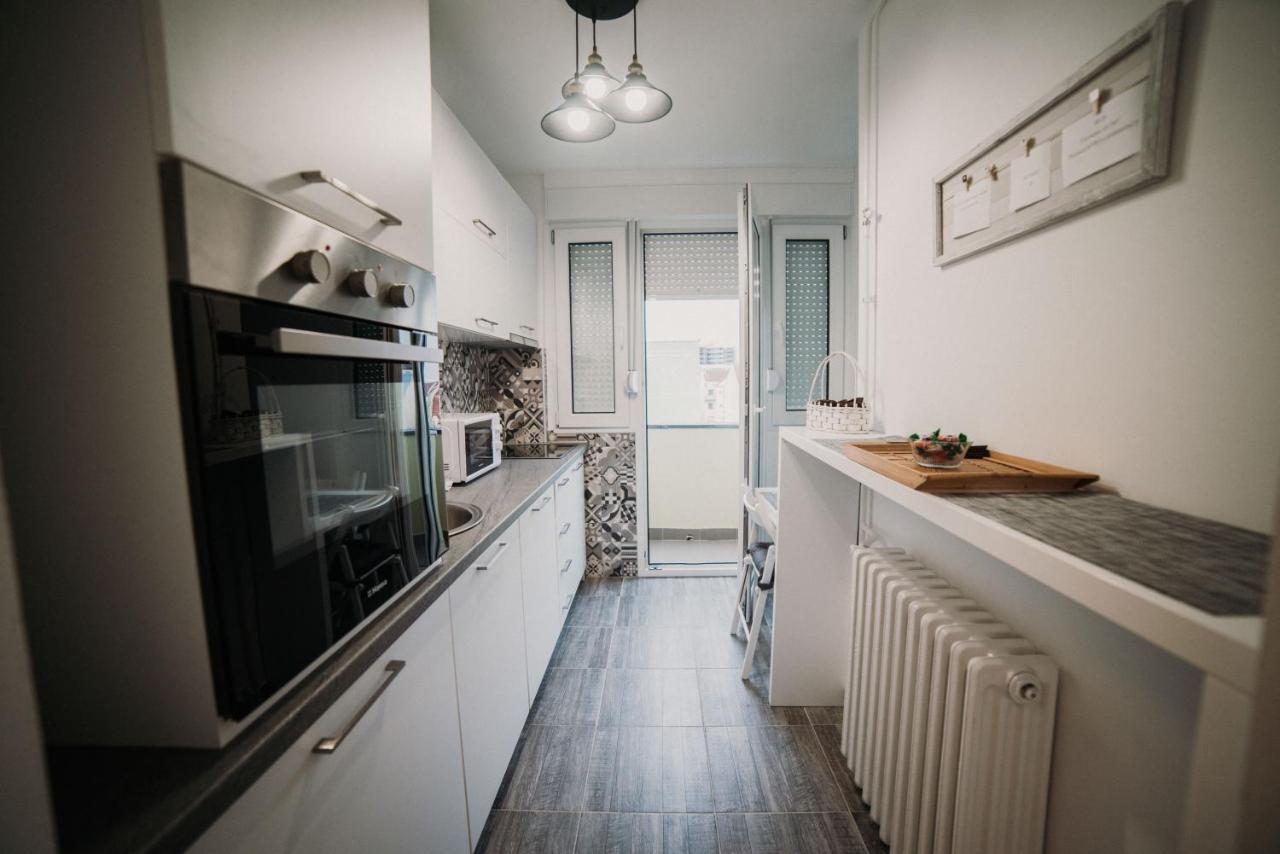 Modern Apartment Нови-Сад Экстерьер фото