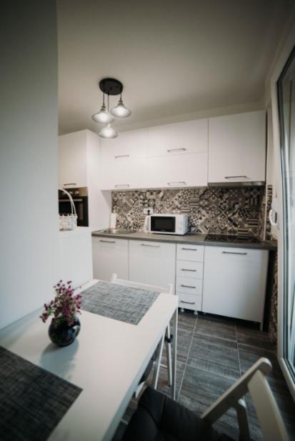 Modern Apartment Нови-Сад Экстерьер фото