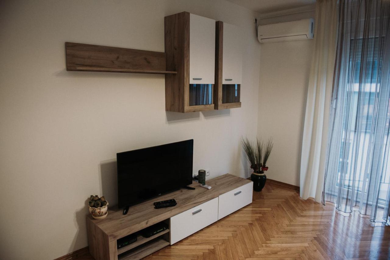 Modern Apartment Нови-Сад Экстерьер фото